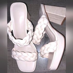 Ladies Apricot Two Braid Band Sandle Heels sz 8.5